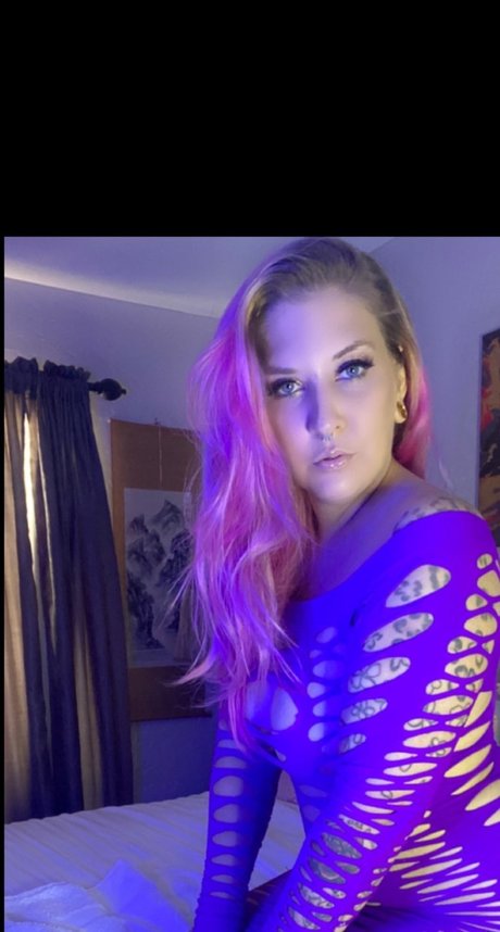 Nikki Pinx porn star galleries