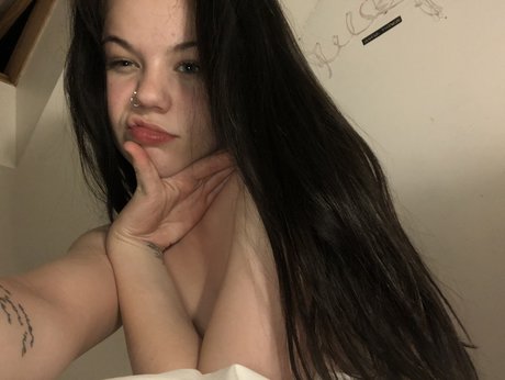 Effy Valentine nude actress photo