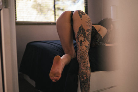 CREMOLICIOUS naked star gallery