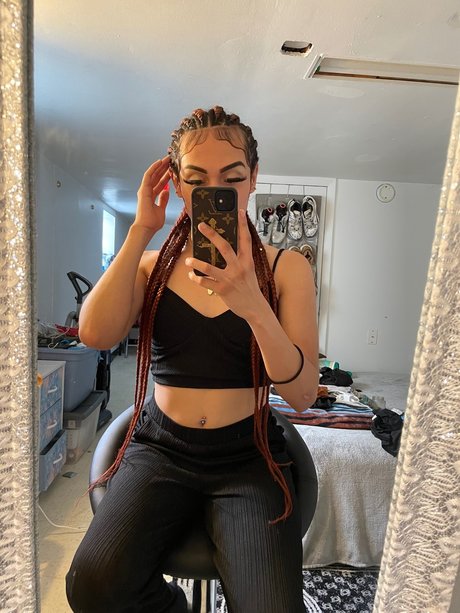 Alexis Dinero model sexy image