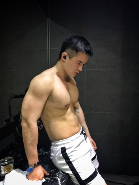 Chinese Trainer star sexy image