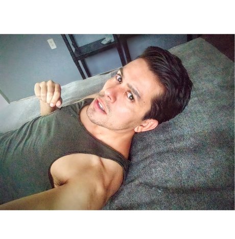 Niogar nude star img