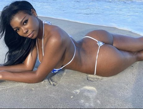 NIKKI SMIXX star art pics