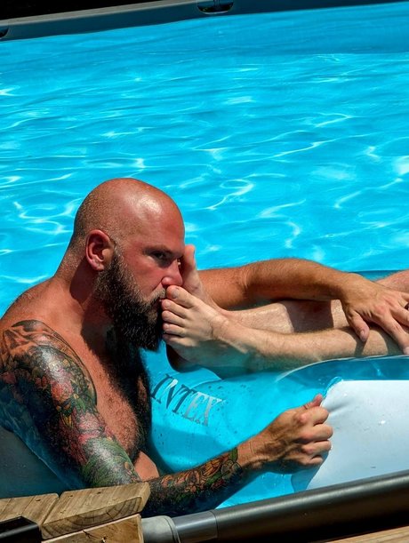 Cubbys Feet model beautiful img