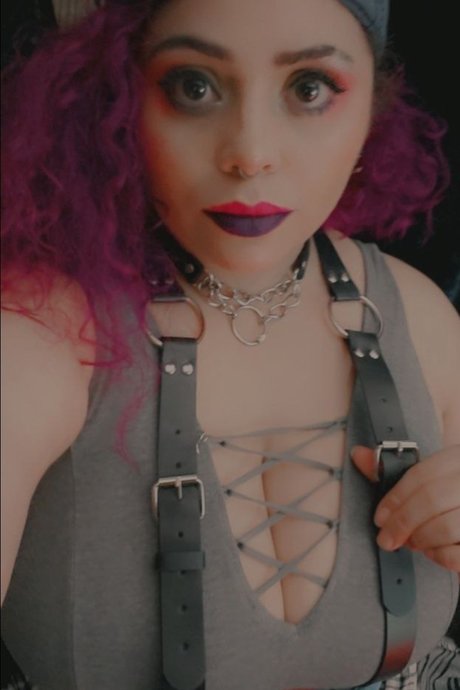 cuddlyclit naked model galleries