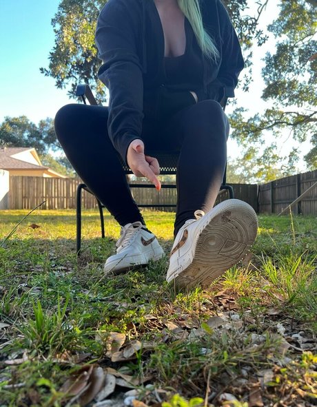 dezzydoefree pornographic model pics