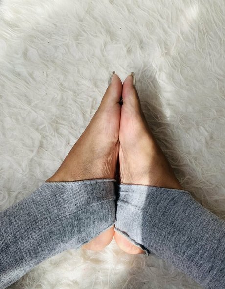 pujaprettyfeet Photo Gallery