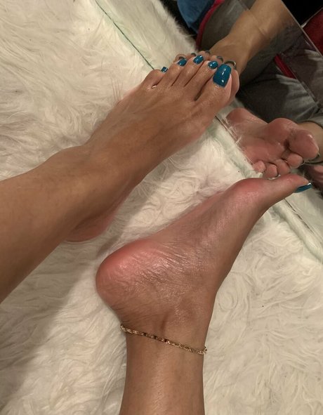 pujaprettyfeet nude star pictures