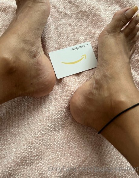 pujaprettyfeet adult model archive
