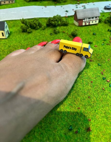 pujaprettyfeet top model picture