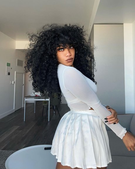 Kiera Please model beautiful image