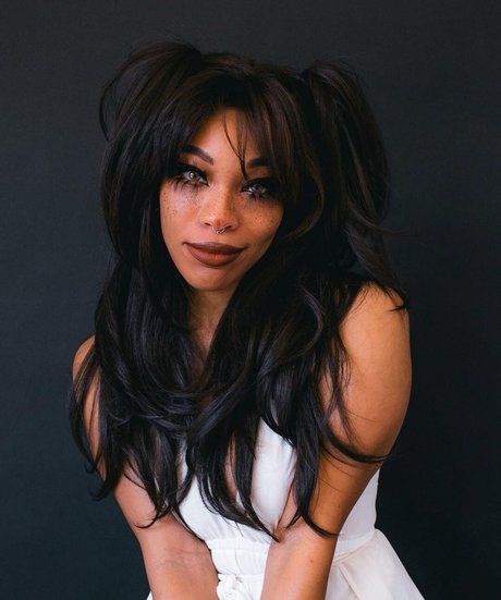 Kiera Please xxx model pictures