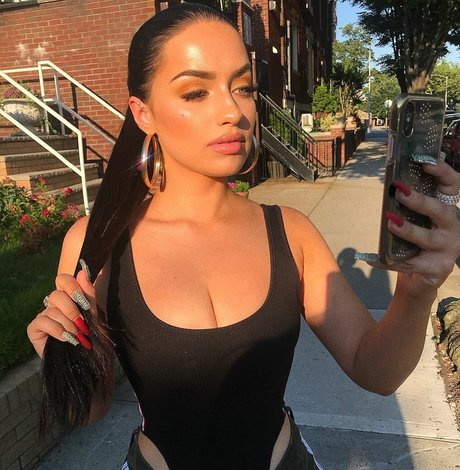 Ollie Jayy sexy star gallery