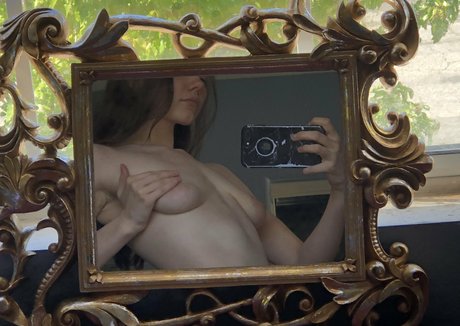 pissqu33n perfect actress pics