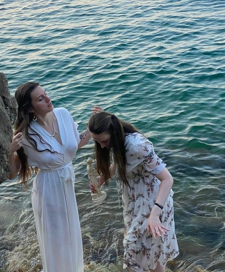 Sarahal06 erotic model archive