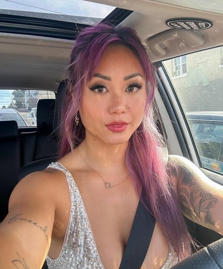 Cynthia Leu star sexy galleries