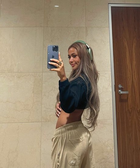 asian blonde onlyfans top pics