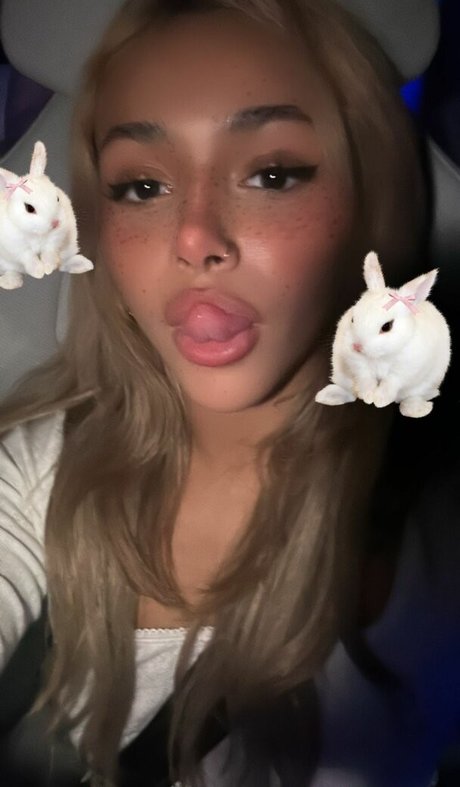 Demisux free model img