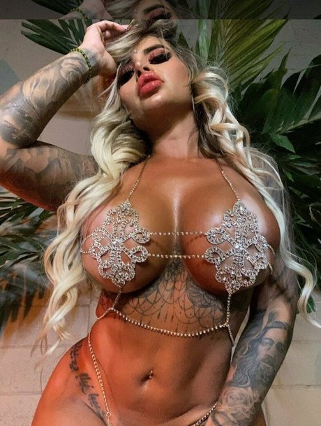 Lis Valderrama best star pic