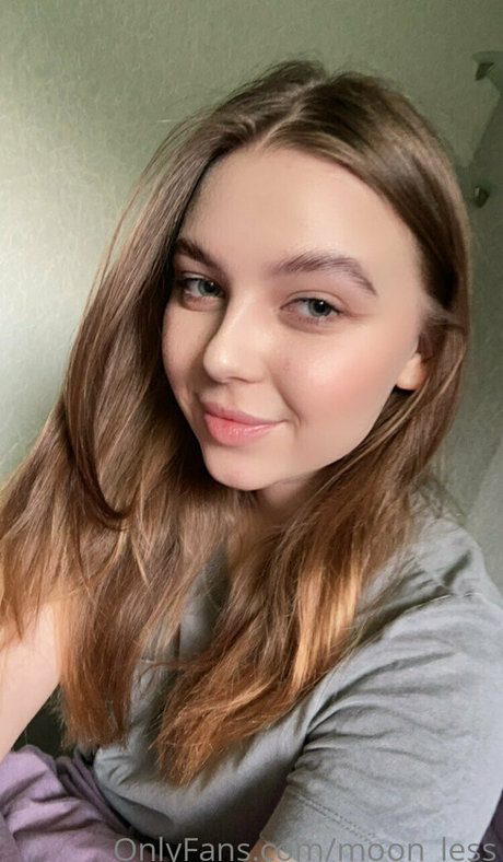 moon less top actress images