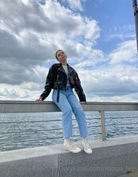 moon less model pornographic archive