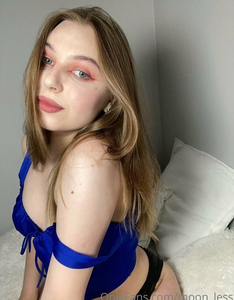 moon less naked actress photo