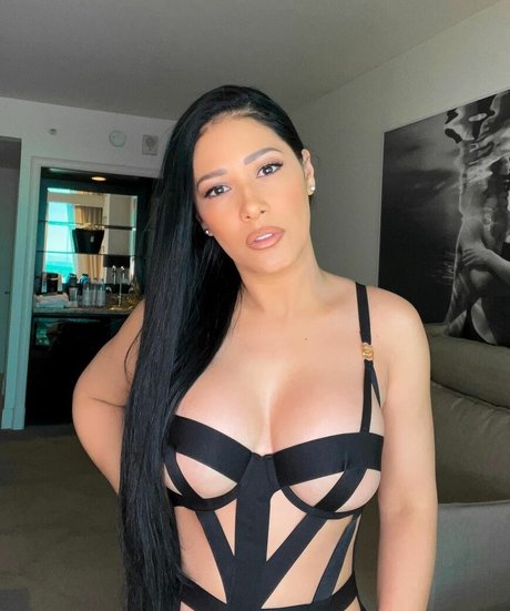 Simone E Simaria star top photos