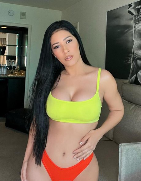 Simone E Simaria model best pic