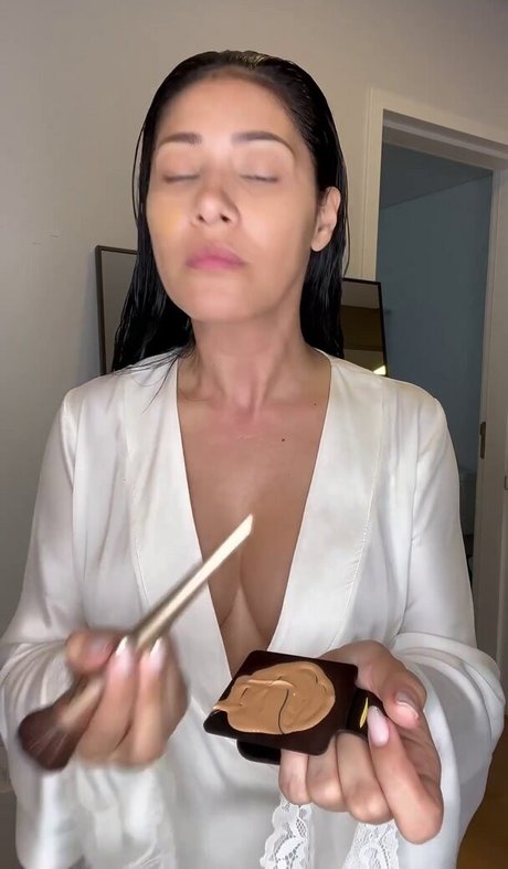 Simone E Simaria naked model pic