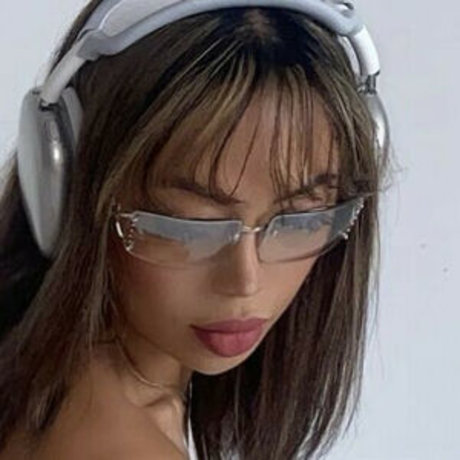 Momechula model perfect pics