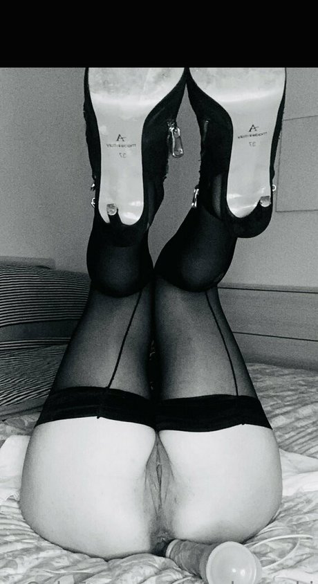 nicolerocchi hot actress gallery