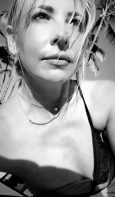 Sarah Michelle Gellar model hot image