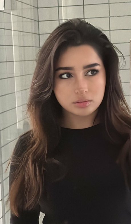 Rachel Raiychu model best pic