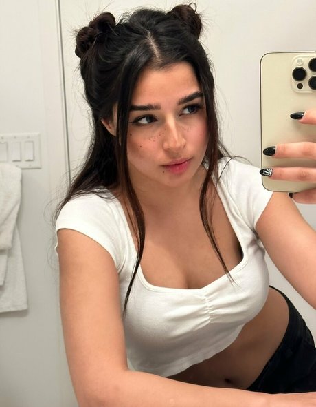 Rachel Raiychu star sexy picture