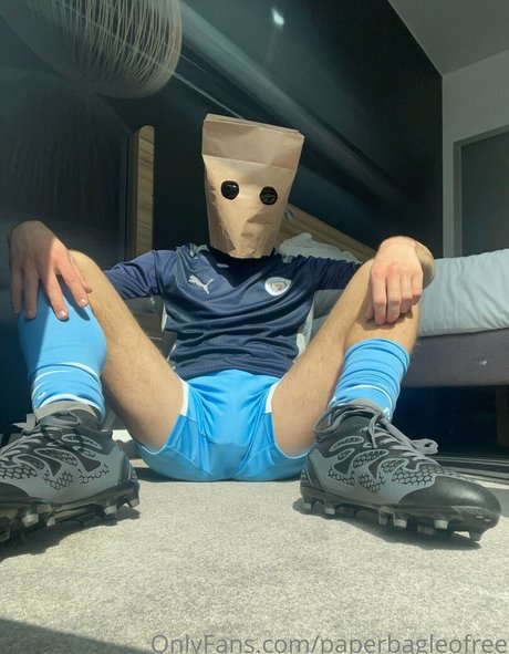 paperbagfree naked model pictures