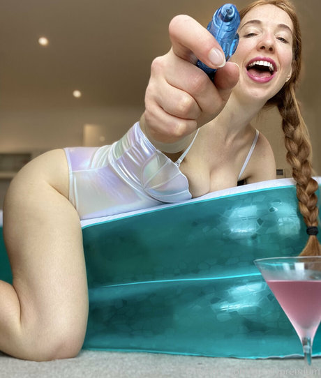 redbuns beautiful actress pictures