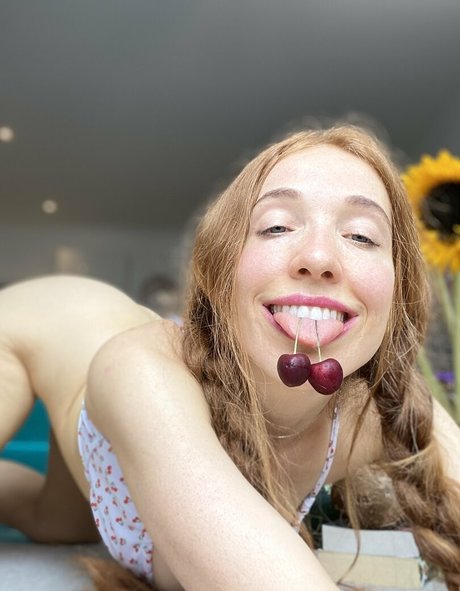 redbuns art model image