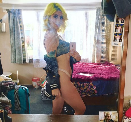 Lorien Gugich star porn pictures