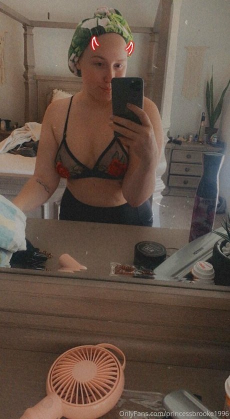 princessbrooke1996 model art img