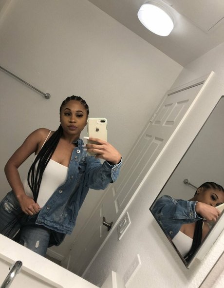 officiallyariaa star nude galleries