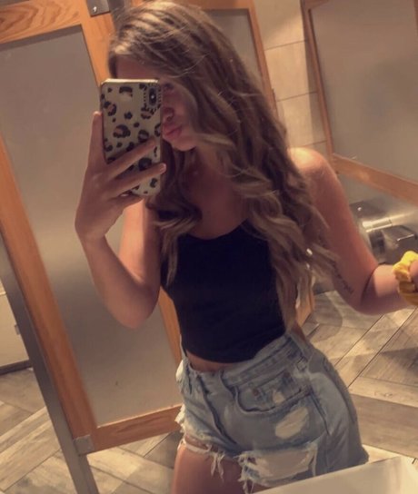 Alysa Abner model naked img