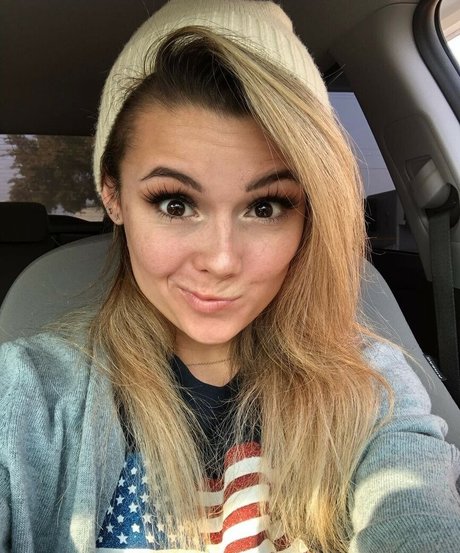 Mally Mouse sexy actress pictures