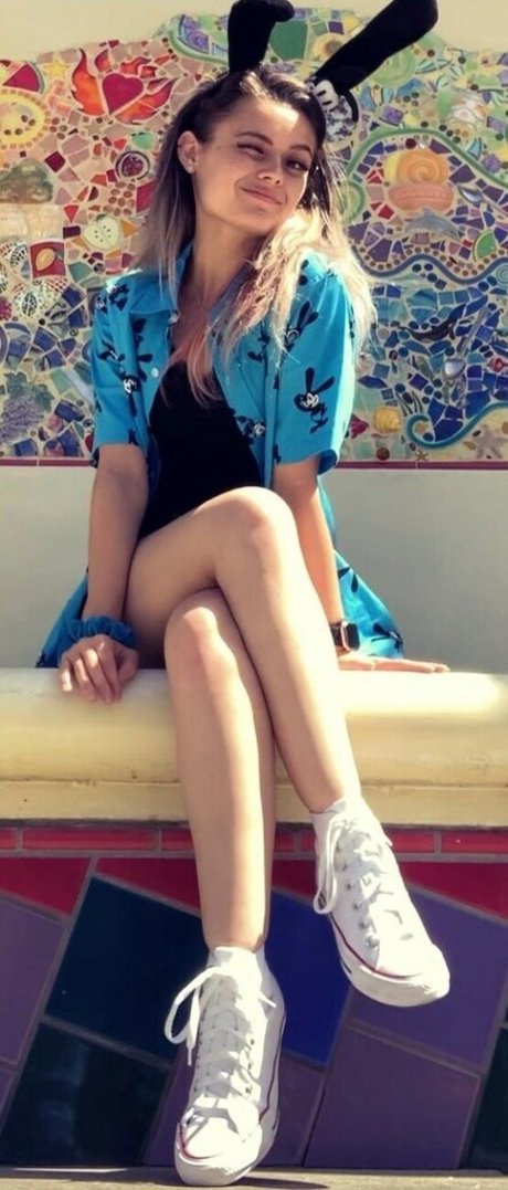 Mally Mouse hot star image