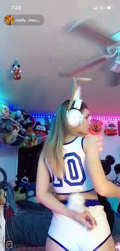 Mally Mouse top model pic