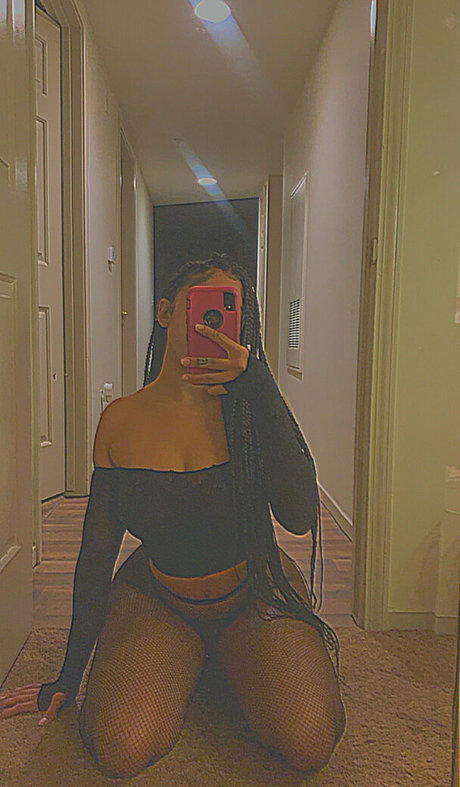 thrsttrapr hot star picture