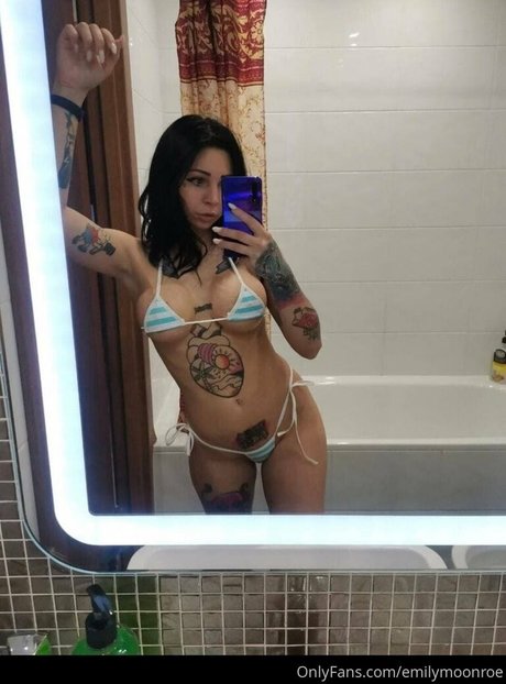 emilymoonroe model hot photos