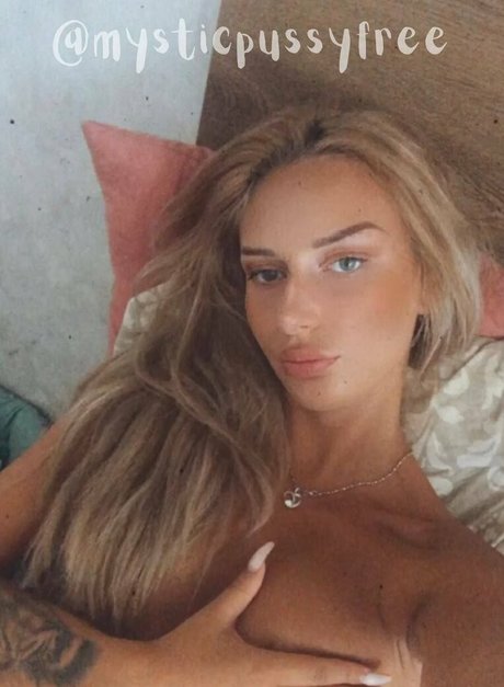 emilymoonroe naked model photos