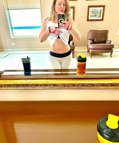 Joice Hasselmann naked star images