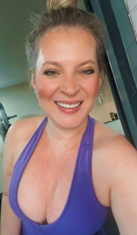 Joice Hasselmann exclusive actress image