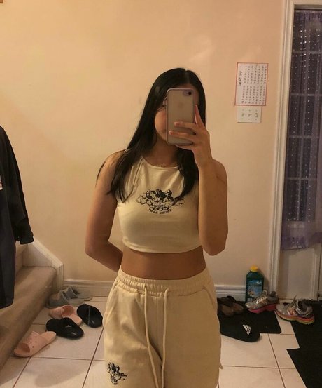 queenbaddii pretty pornstar image